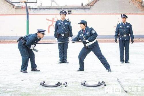 吃瓜保安砸门视频,一场意外引发的全民热议