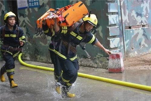 消防员吃吊瓜视频播放,一场甜蜜的消防生活瞬间