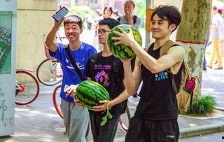 中国大学吃瓜视频,揭秘校园美食背后的故事
