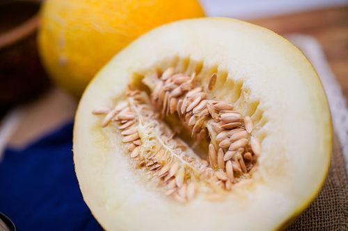 吃冰糖雪梨瓜视频,清甜解暑，美味养生新选择